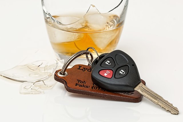 Alkohol am Steuer kann den Führerschein kosten.