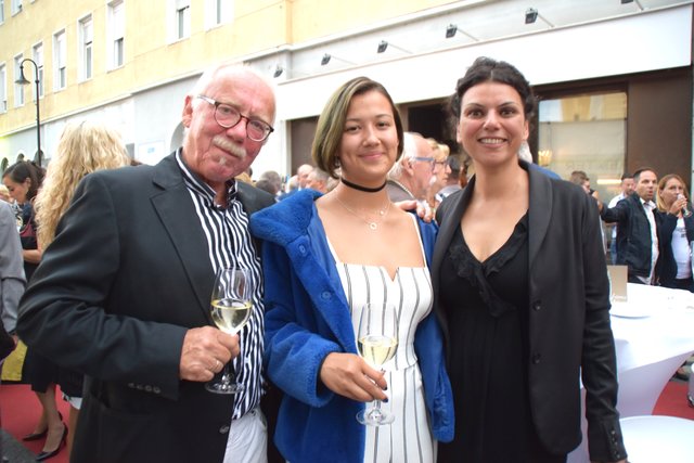 Radha Kamath-Petters (re.) voller Vorfreude auf den "Jux".