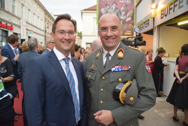 Freuten sich auf einen "Jux": Korneuburgs Wirtschafts-Stadtrat Andreas Minnich und ABC-Abwehrzentrum-Kommandant Jürgen Schlechter.