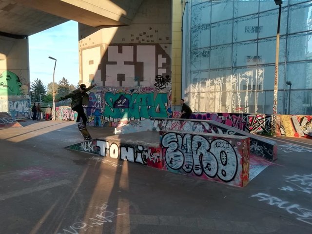 Stadlau: Tagsüber nutzen Skater den Park für ihren Sport.  | Foto: Sellner