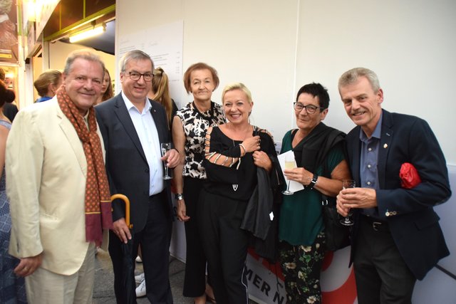 Auch Alt-Bürgermeister Helmut Laab (2.v.li) machte sich einen "Jux".