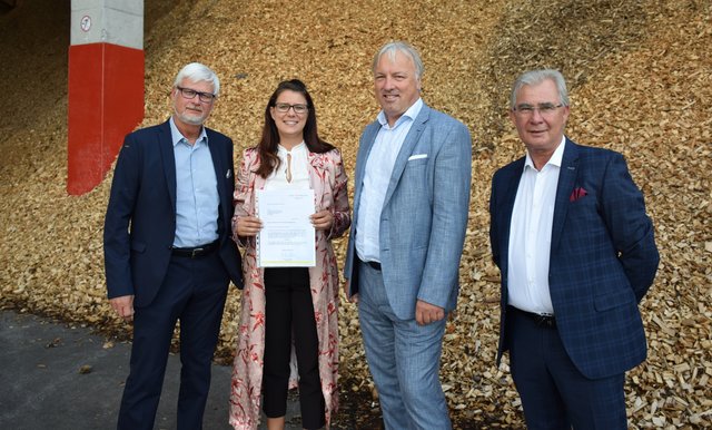 Für eine klimafreundliche Zukunft: Landesrätin Sara Schaar mit Kelag-Vorstand Manfred Freitag, Kelag Wärme-Geschäftsführer Adolf Melcher und Stadtrat Harald Sobe im Biomasse-Heizwerk St. Agathen/Villach
 | Foto: Büro LR Schaar/S. Pinter 