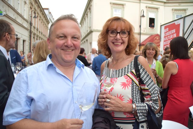 Gerhard Zwickl und Ingrid Eßbüchl – den Festspielwein gibt’s natürlich auch bei Holz &amp; Genuss!