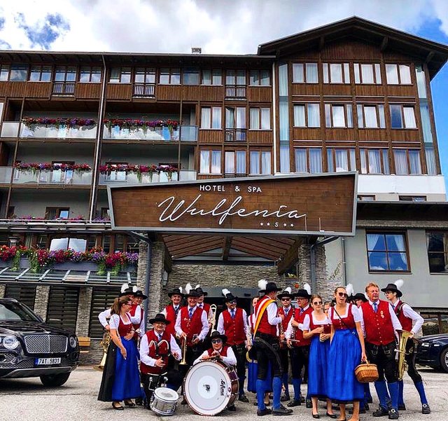 Beim Festzug: die Trachtenkapelle Wulfenia