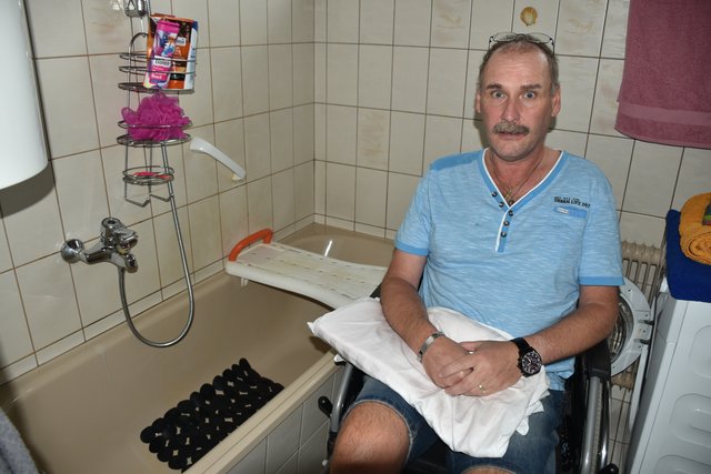 Gerald Vogel ist nach zwei Schlaganfällen auf Hilfe von Ehefrau und Freunden angewiesen.