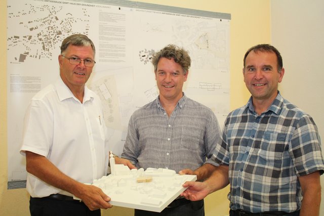 Bürgermeister Josef Six, Architekt Simon Speigner und Ortsplaner Christoph Hauser.