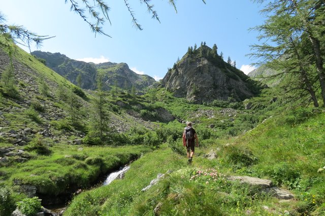 Morgendlicher Anstieg von der Vögei-Alm Richtung Seekarscharte.  | Foto: Thomas Neuhold
