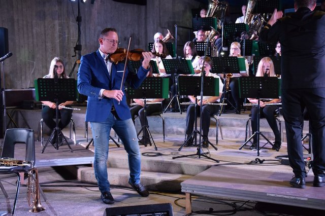 Stefan Maier spielte mit seiner Geige beim Open Air in Bärnbach mit. | Foto: BKO