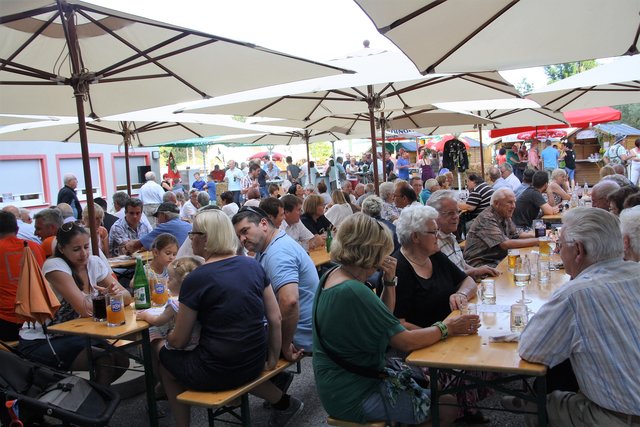 Beim Jausnen bei der FF Fernitz werden Schmankerln vom Land aufgetischt. | Foto: Edith Ertl