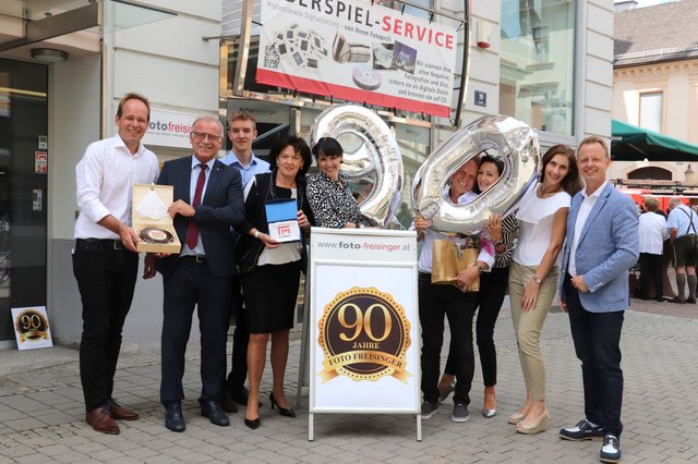 Armin Russold, Vzbgm. Max Jäger, Semir Karic, Margit Freisinger, Sabine Müller, Erwin Freisinger, Silke Walcher, Claudia Mayerhofer, Bgm. Mario Abl (v.l.).