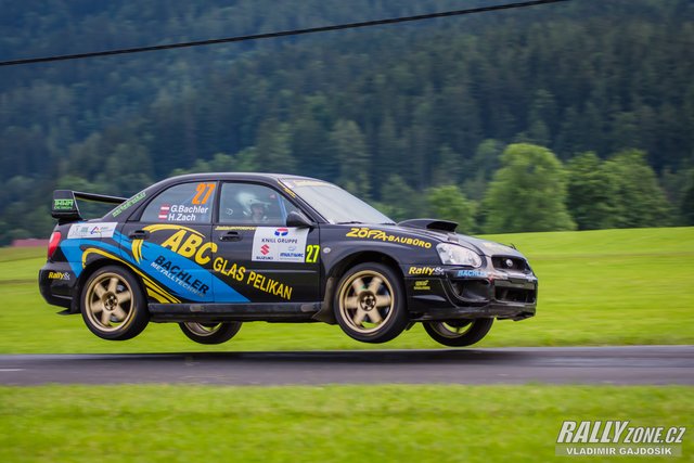 Geri Bachler hebt ab und holt sich die Silberne. | Foto: Vladimir Gajdosik
