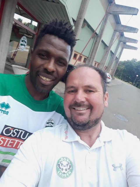 DSV Leoben: Mohamadou "Mo" Idrissou mit Erwin Kollmann. | Foto: DSV