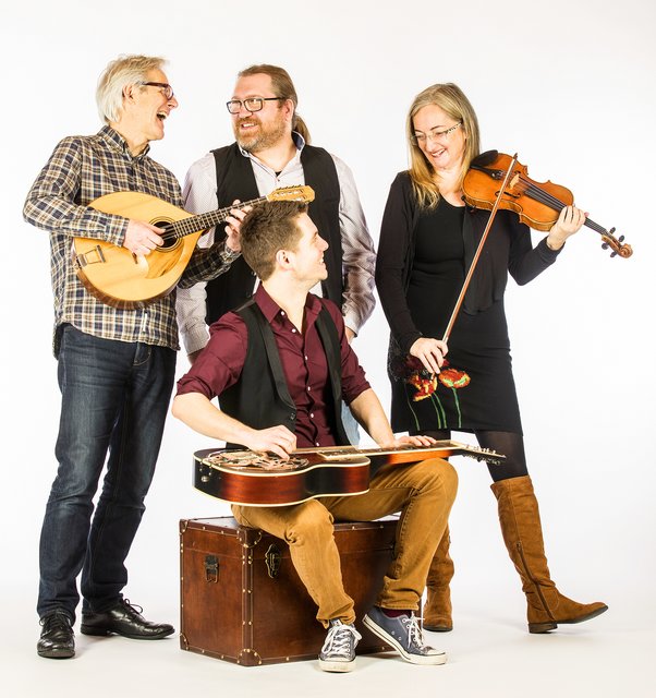 Medley-Folk-Band und Whiskey-Verkostung bei WAKS in der Freiung 35. | Foto: Privat