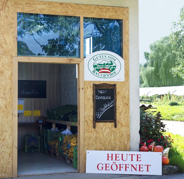 Beim Hofladen von Familie Haiß findet sich ein Selbstbedienungs-Eck.