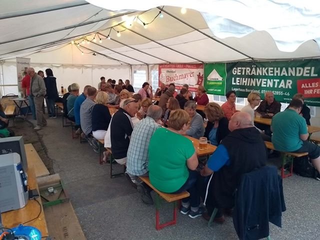 Volle Hütte beim Siedlungsfest "Viehweide".