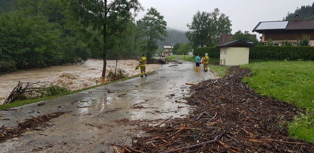 Beim letzten Hochwasser am 29.7.2019 an der B166 Pass Gschütt Straße. | Foto: FF Abtenau/Pasquale Ascione