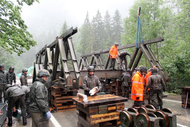 Die für Mittwoch geplante Freigabe der Brücke muss verschoben werden.  | Foto: Bundesheer/Rene Auer
