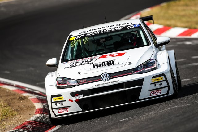 Bis zehn Minuten vor Rennende lag Loris Prattes mit seinem Team auf Rang zwei – dann gab das Auto auf.