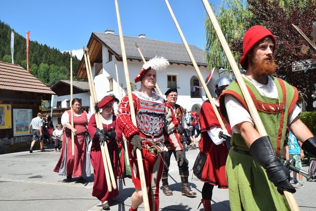 Mehr als 100 Mitwirkende füllten das Dorf mit mittelalterlichem Leben und gaben einen Einblick in das frühere Leben auf der Burg Laudeck und der gesamten Region im Oberen Gericht. | Foto: Schwarz