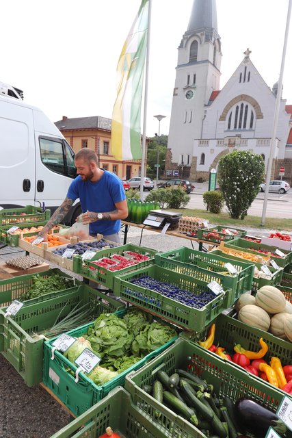 Pressbaumer Markt: Allerbeste Auswahl, ausschließlich regional bei Stefan Slavik von Blatt und Knolle.  | Foto: ae