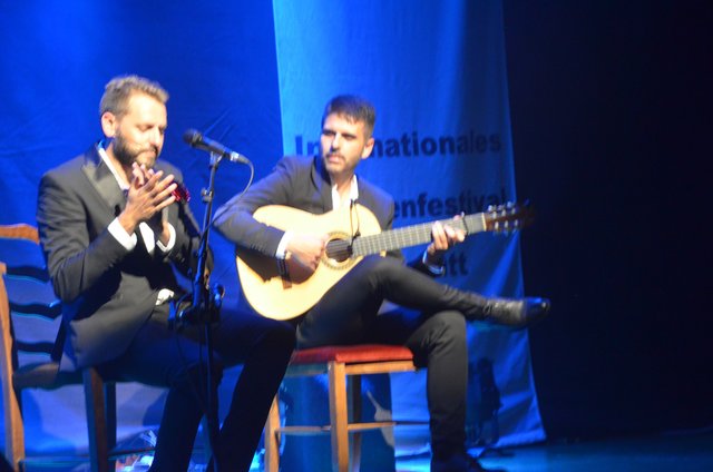 Sänger Manuel Soto Contreras und Gitarrist Javier Ibáñez