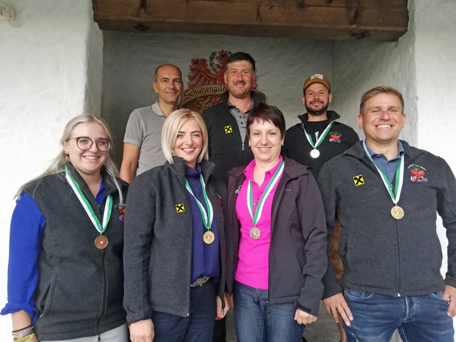 Die glücklichen Medaillengewinner bei den sitzend-aufgelegt Bewerben