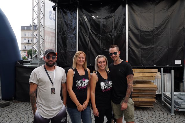 Christopher Seiler, Christina Hochmayr, Katrin Gassner und Bernhard Speer trafen sich vor dem ausverkauften Konzert in Gmunden.	 | Foto: Frederic Zimmel