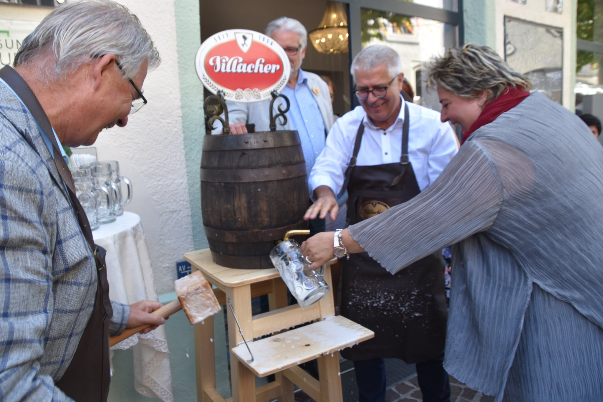 Villach: Das Wohnzimmer eröffnete, und alle feierten mit - Villach