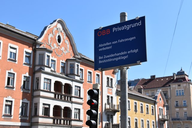 Diese alte Fassade der ehemaligen ÖBB-Wohnungen ist bald Geschichte: Die ZIMA plant ein großes Stadtteilquartier mit 185 Wohnungen an dieser Stelle.