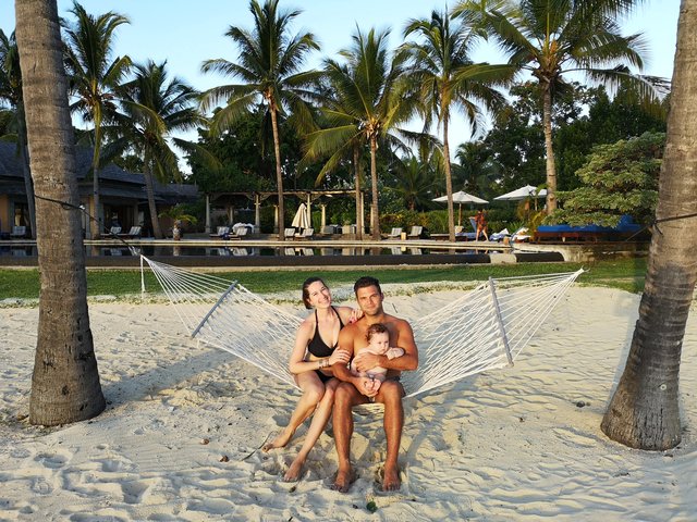 Familienerlebnis: Delphine, Michael und Ruby Rotheneder am Strand auf Mauritius
