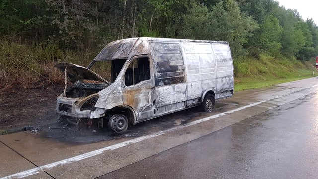 Der Kleintransporter der tschechischen Familie brannte vollkommen aus