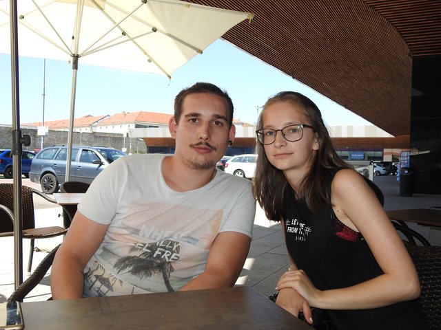 Stefan (19) und Dominika (18) haben den beiden Tigerbabys wahrscheinlich das Leben gerettet. | Foto: © bme