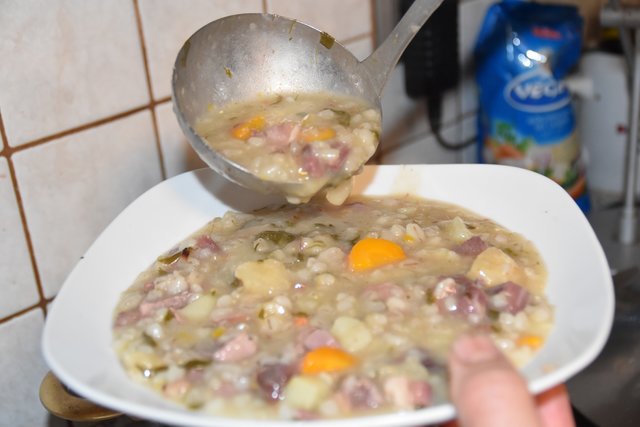 Dampfend heiß wird das Kärntner Ritschert serviert