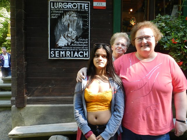 Eva, Lepoldine Höllerer, Nagel Magalena
Wollten ein Foto von der Tafel der Lurgrotte