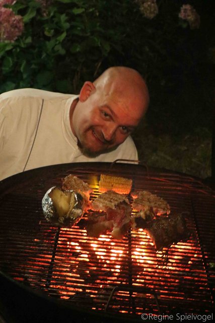 Grillmeister Roland Mayer.