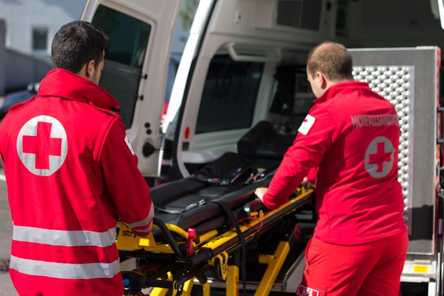 Der verletzte Motorradfahrer wurde von der Rettung ins Krankenhaus Reutte gebracht.