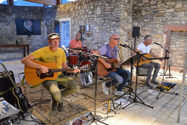 Ossi Huber und Band - vier alte Haudegen, die mit allen musikalischen Wassern gewaschen sind...