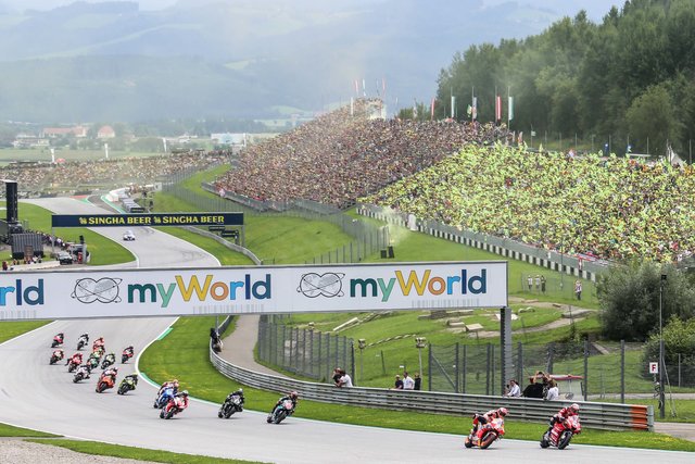 Vor vollen Tribünen brannten die Moto GP Piloten wieder ein fahrerisches Meisterwerk ab.