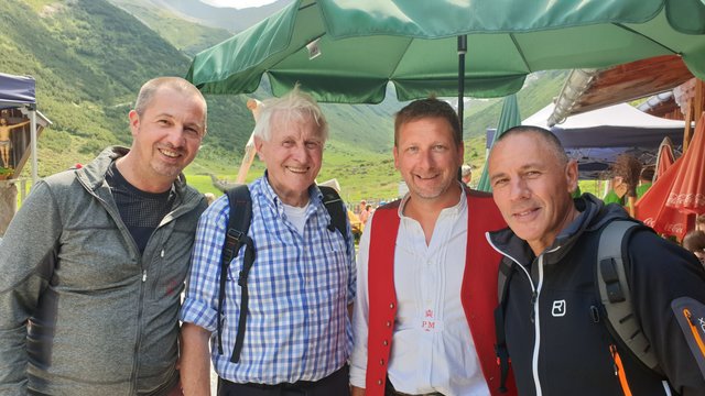 TVB Vorstand Matthias Müller, Ernst Maier, Peter
Margreiter und Stefan Neussl (beide Tiroler Volksmusikverein) | Foto: TVM S. Steusloff-Margreiter