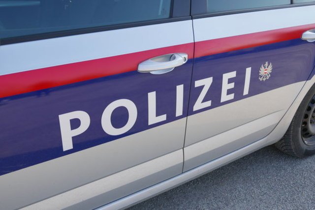 Ein Jugendlicher verletzte sich bei einem Mopedunfall schwer.