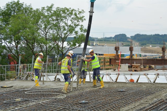 Der letzte Beton für die Erlaufbrücke wurde nun eingegossen.