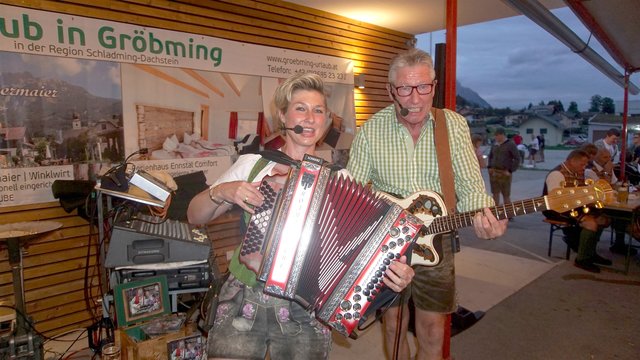 Toni mit Tochter Waltraud sind das Duo „Hoamatg‘fühl“ aus dem Salzburger Land.