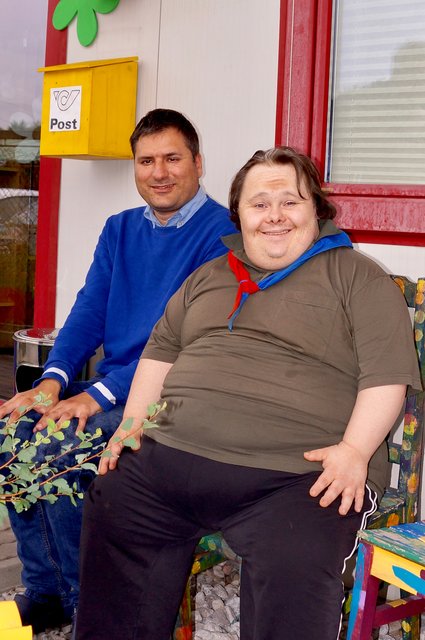 Alexander Dick und Stefan Wartbichler  vor der Lebenshilfe Saalfelden, bevor sie zur "Und Aus"-Probe fuhren. | Foto: jop