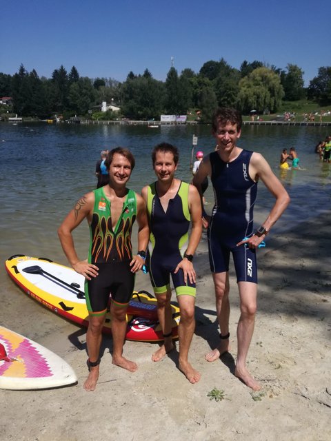 Die drei Athleten der ASKÖ Föllig Hoppers vor dem Start am Steinbrunner See
(v.l.n.r: Christian Oberguggenberger, Markus Oberguggenberger, Christian Trimmel)