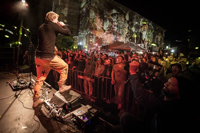 Rockige Sounds, Lichttapete, Kunst, Performance - das Rostfest 2019 bietet erneut ein aufregendes Programm. | Foto: kk/Rostfest