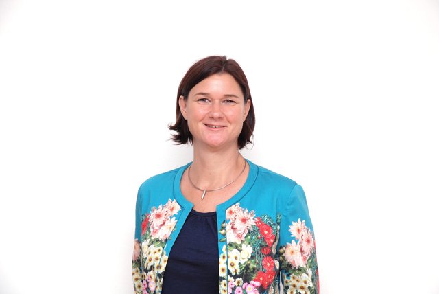 Birgit Lautner ist für die Personalentwicklung bei Alpacem zuständig