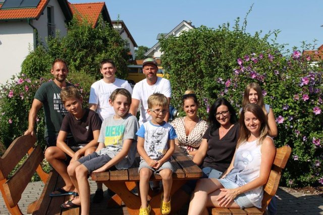 <f>Sie wollen</f> das Bezirksblätter Grillfest gewinnen: Die Bewohner der Gerhard-Girsch-Gasse in Großkrut.