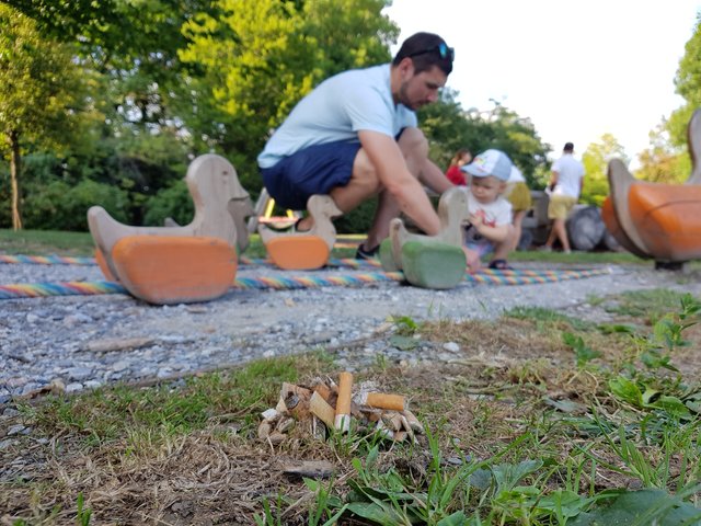 Ein klares Rauchverbot gibt es auf den Grazer Spielplätzen – noch – nicht. Es wird mit Gebotstafeln und Raucherzonen gearbeitet.