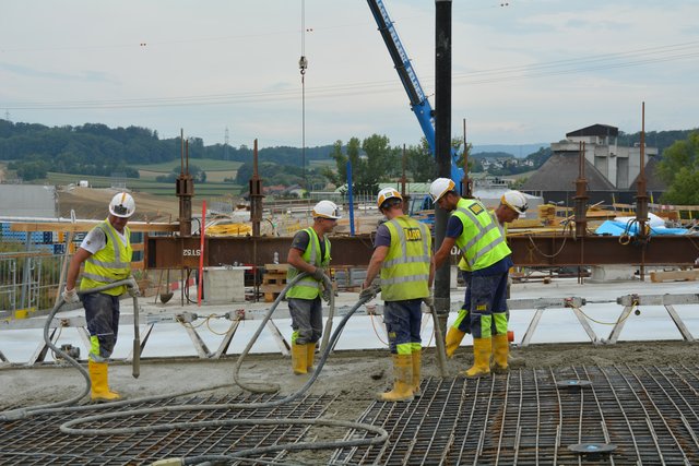 Der letzte Beton für die Erlaufbrücke wurde nun eingegossen.