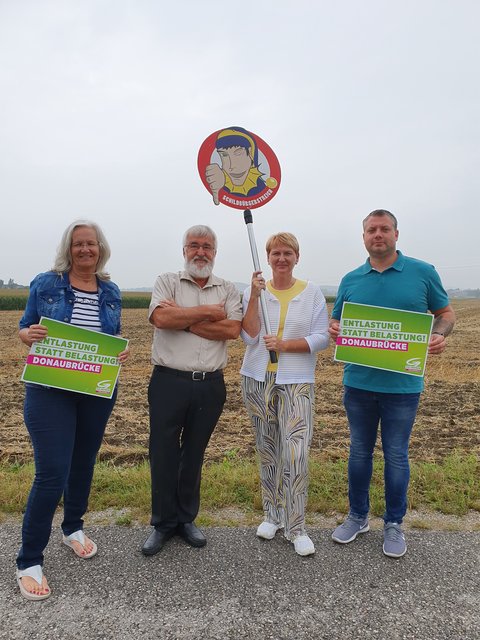 Monika Oberradter, Ludwig Riedl, Helga Krismer und Dominic Hörlezeder. | Foto: Grüne